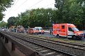 KVB Bahn streift Hubwagen Koeln Bayenthal Gustav Heinemann Ufer P01